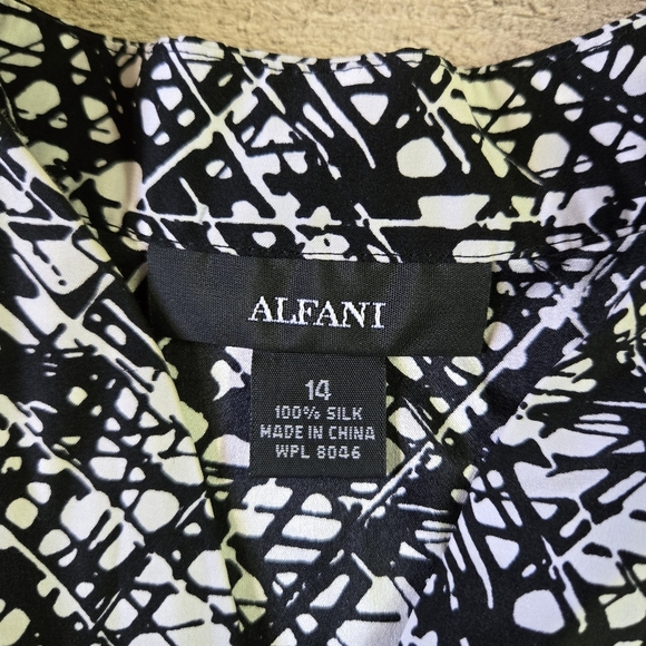 ALFANI | 100% Silk Blouse in Abstract Black & White sz 14 - Picture 4 of 7